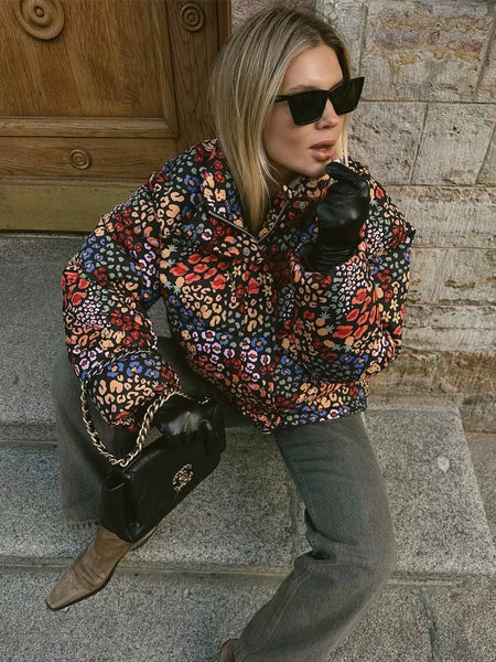 Chaqueta de algodón con cuello alto estampado