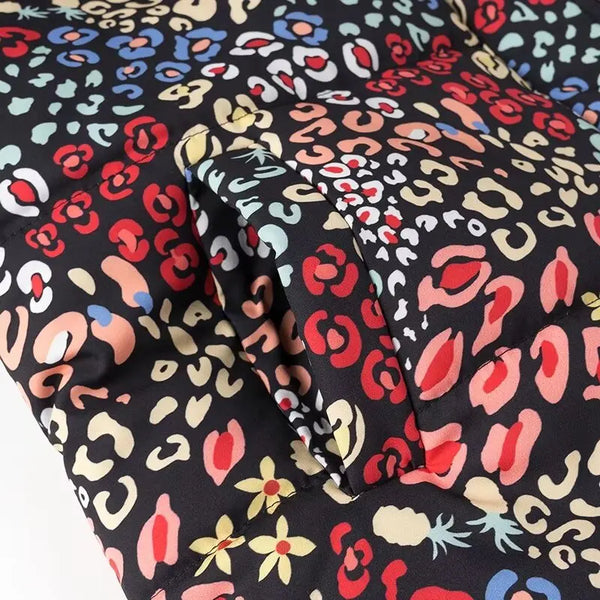 Chaqueta de algodón con cuello alto estampado
