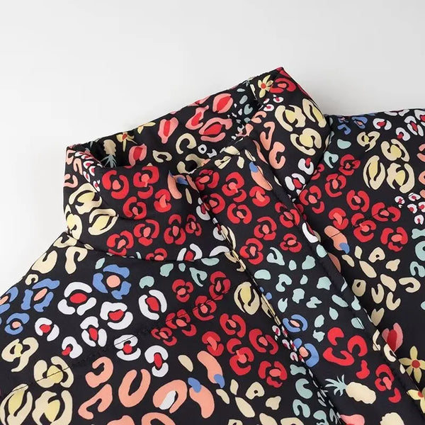 Chaqueta de algodón con cuello alto estampado
